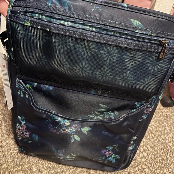 lug Bags Nwt Lug Hopscotch Bouquet Navy Kohls Exclusive Hard To